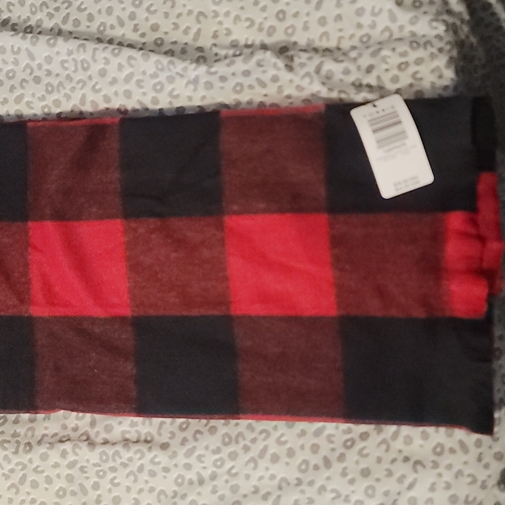 TORRID BLANKET SCARF: BUFFALO CHECK: RED & BLACK: NWT